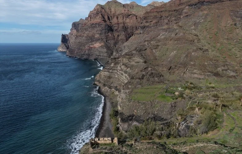 Sziklás partvidék a GüiGüi strand közelében Gran Canarián