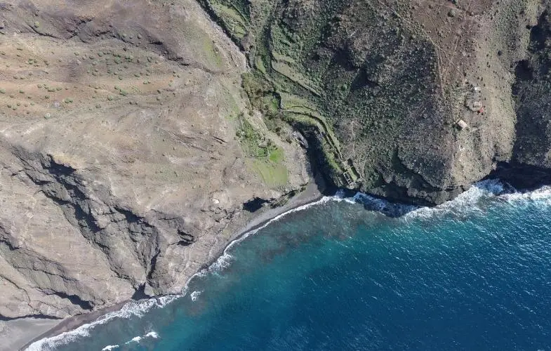 Drónfelvétel a GüiGüi strandról és partvidékéről Gran Canarián